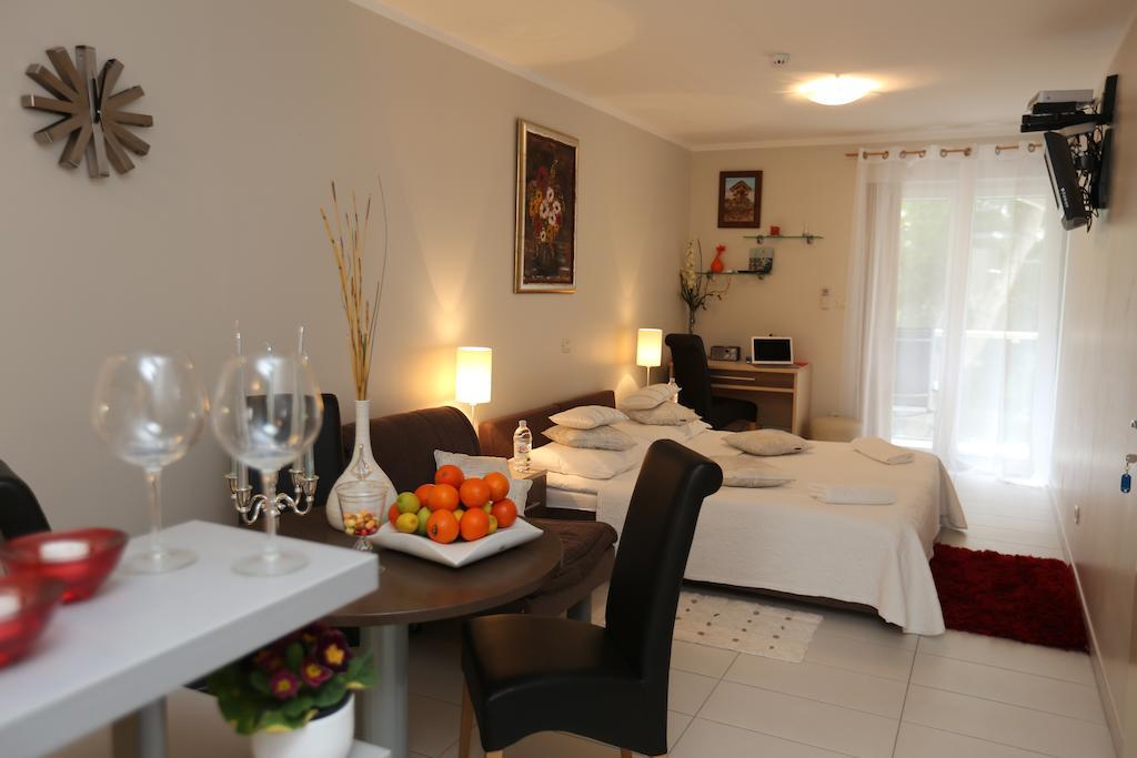 Apartments Lavica Beach Dumicic Podstrana Habitación foto